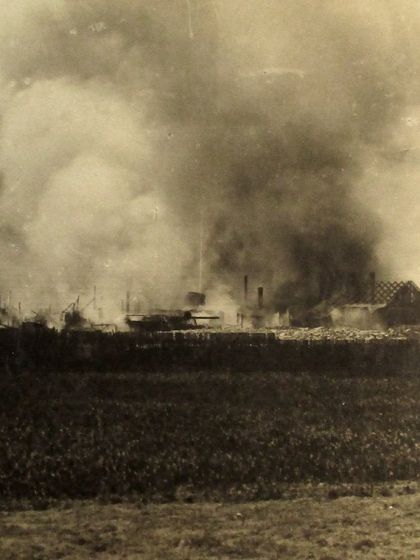 1912 gads. Deg stikla fabrika