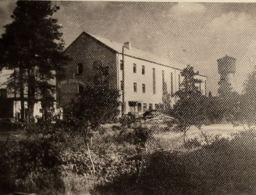 Līvānu stikla fabrikas administrācijas ēka