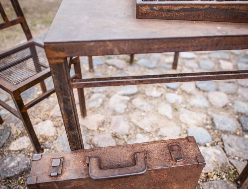 large_156123588988286545c8